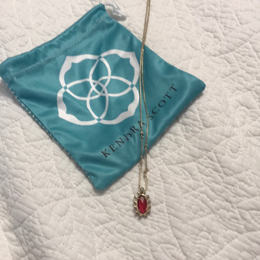 NEVER BEEN WORN: KENDRA SCOTT BRETT NECKLACE